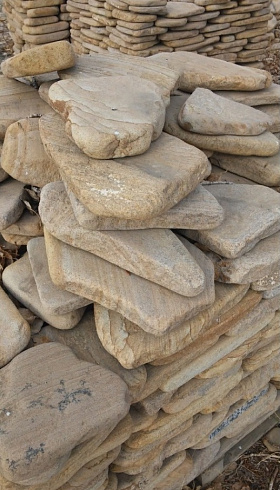 Kamenclub.ru: Песчаник пластушка галтованный желтый с рисунком (3 см)  купить в Самаре плитняк - пластушка желтый песчаник 21000 руб/м3   фото КАМЕНЬ КЛУБ