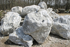 Kamenclub.ru: Мраморизированный известняк фр.500-1500 мм.  купить в Самаре    10000 руб/т   фото КАМЕНЬ КЛУБ