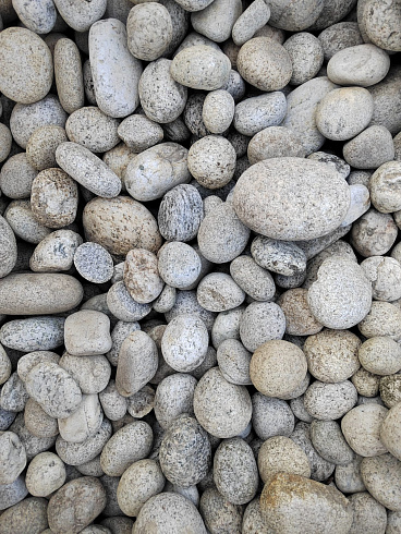 Kamenclub.ru: Галька речная окат (серо-белая) фр. 70-120 мм купить  в Самаре галька галечник бело-серая, серо-белая, серая, белая речная природная галька  8000 руб/т   фото КАМЕНЬ КЛУБ