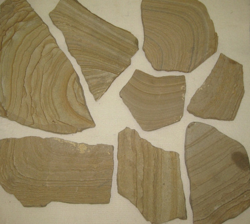 Kamenclub.ru: Песчаник пластушка желтый с разводом под дерево (2 см)  купить в Самаре плитняк желтый с разводами, желтый, рыжий, серый песчаник пластушка рваная ландшафтная 11 000 руб/м3   фото КАМЕНЬ КЛУБ