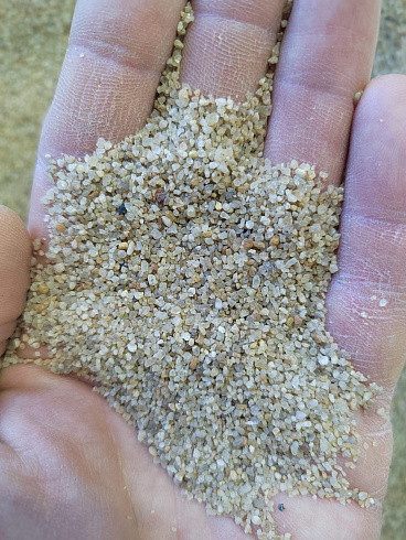 Кварцевый песок для площадок фр. 0,6-1,2 мм.  купить в Самаре фото Камень Клуб