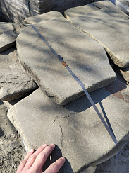 Kamenclub.ru: Песчаник пластушка светло-серый (4,0 - 6,0 см)  купить в Самаре плитняк - пластушка светло-серый песчаник 12600 руб/м3   фото КАМЕНЬ КЛУБ