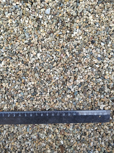 Kamenclub.ru: Галька речная окат (серая) фр.3-5 мм купить  в Самаре галька речная серая бежевый темно-серый окатанный речной камень округлый 9500 руб/т   фото КАМЕНЬ КЛУБ