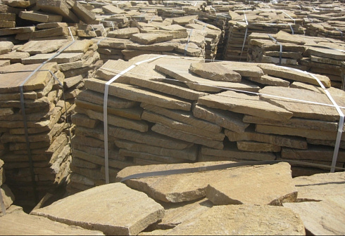 Kamenclub.ru: Песчаник пластушка желтый с рисунком (3 см)  купить в Самаре песчаник желтый с рисунком, рыжий, желтый песчаник пластушка ландшафтная рваная 8 500 руб/м3   фото КАМЕНЬ КЛУБ