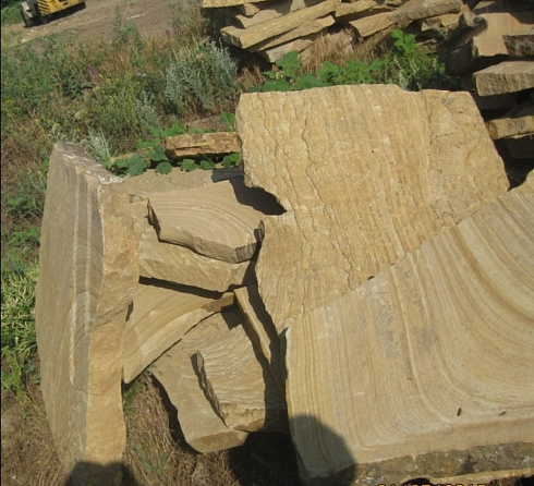 Kamenclub.ru: Форматный камень (плаха) пошаговая дорожка от 70-150 см (4 -12 см)  купить в Самаре плитняк  форматный плаха желтый песчаник 9 000 руб/т   фото КАМЕНЬ КЛУБ