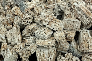 Kamenclub.ru: Крымский природный меотис фр. 100-500 мм.  купить в Самаре меотис бежевый рыжий молочный желтый ракушечник 4 500 руб/т   фото КАМЕНЬ КЛУБ