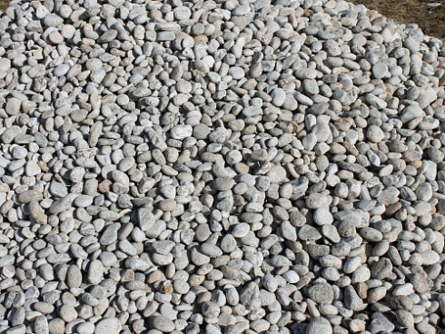 Kamenclub.ru: Галька речная окат (серо-белая) фр. 70-120 мм купить  в Самаре галька галечник бело-серая, серо-белая, серая, белая речная природная галька  8000 руб/т   фото КАМЕНЬ КЛУБ