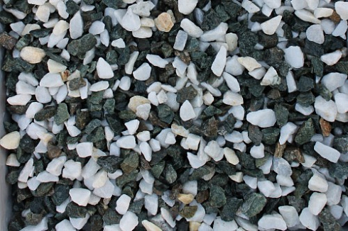 Kamenclub.ru: Мраморная крошка (щебень крошка микс : белый-черный-розовый) фр. 3-5 мм.  купить в Самаре мрамор белый, черный, розовый, разноцветный мраморная каменная крошка декорвтивная 12000 руб/т   фото КАМЕНЬ КЛУБ