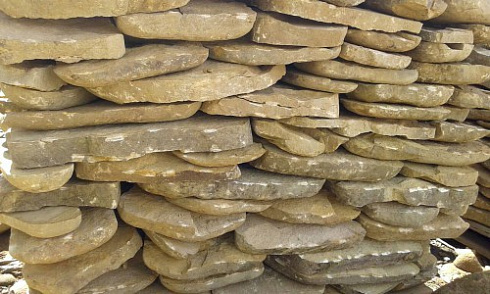 Kamenclub.ru: Песчаник колотый для облицовки (фр. 2-3 см)  купить в Самаре песчаник бежевый серый рыжий песчаник строительный 5000 руб/т   фото КАМЕНЬ КЛУБ