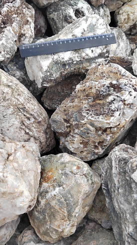 Kamenclub.ru: Кварцевый валунчик фр.100-300 мм.  купить в Самаре кварц белый, бежевый молочный рыжий крупный природный камень галечник 7850 руб/т   фото КАМЕНЬ КЛУБ