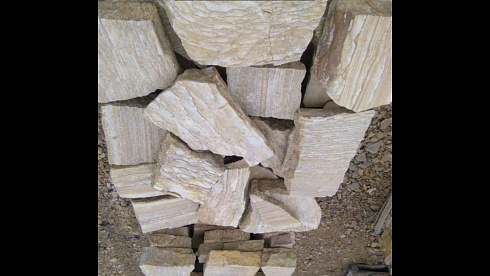 Kamenclub.ru: Песчаник пластушка желтый с рисунком (4-6 см)  купить в Самаре плитняк пластушка желтый с рисунком песчаник 9 000 руб/м3   фото КАМЕНЬ КЛУБ