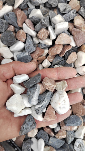 Kamenclub.ru: Мраморная крошка (щебень галтованный микс:белый-зеленый-розовый) фр.20-40 мм.  купить в Самаре мрамор белый, зеленый, розовый мрамор декоративный (галтовка) 15500 руб/т   фото КАМЕНЬ КЛУБ