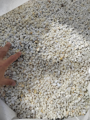 Kamenclub.ru: Мраморная крошка, щебень, цвет-белый, фр. 5-10 мм.  купить в Самаре мрамор белый, айвори, молочный мраморная каменная крошка ландшафтная 12000 руб/т   фото КАМЕНЬ КЛУБ