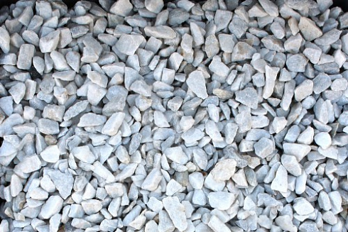 Kamenclub.ru: Мраморная крошка, щебень, цвет-белый, фр. 3-5 мм.  купить в Самаре мрамор белый молочный бежевый мрамор колотый 11500 руб/т   фото КАМЕНЬ КЛУБ