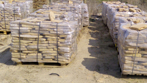 Kamenclub.ru: Песчаник пластушка галтованный желтый с рисунком (3 см)  купить в Самаре плитняк - пластушка желтый песчаник 21000 руб/м3   фото КАМЕНЬ КЛУБ