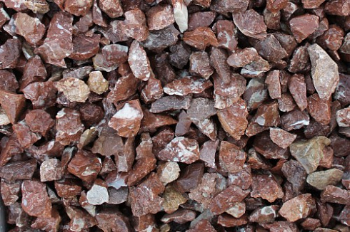 Kamenclub.ru: Мраморная крошка (щебень крошка розовый) фр. 3-5 мм.  купить в Самаре мрамор розовый, красный декоративная ландшафтная мраморная крошка 11500 руб/т   фото КАМЕНЬ КЛУБ