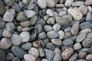 Kamenclub.ru: Галька речная окат (ассорти) фр. 50-100 мм. купить  в Самаре галька природная округлая серая белая черная серая коричневая синяя галька речная окатанная округлая 6200 руб/т   фото КАМЕНЬ КЛУБ