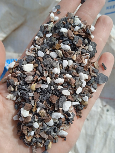 Kamenclub.ru: Мраморная крошка (щебень крошка микс: белый-зеленый-розовый) фр. 3-5 мм.  купить в Самаре мрамор белый, зеленый, розовый мраморная декоративная крошка каменная 12000 руб/т   фото КАМЕНЬ КЛУБ