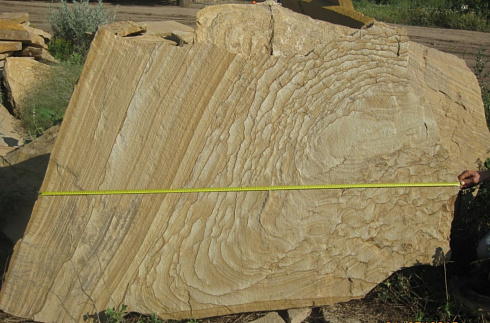 Kamenclub.ru: Форматный камень (плаха) пошаговая дорожка от 70-150 см (4 -12 см)  купить в Самаре плитняк  форматный плаха желтый песчаник 9 000 руб/т   фото КАМЕНЬ КЛУБ