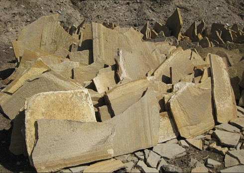 Kamenclub.ru: Форматный камень (плаха) пошаговая дорожка от 70-150 см (4 -12 см)  купить в Самаре плитняк  форматный плаха желтый песчаник 9 000 руб/т   фото КАМЕНЬ КЛУБ