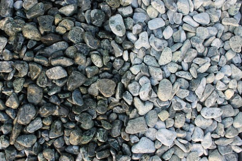 Kamenclub.ru: Щебень галтованный зеленый (змеевик) фр. 20-40 мм.  купить в Самаре мрамор зеленый, салатовый оголтованный щебень мраморный 12500 руб/т   фото КАМЕНЬ КЛУБ