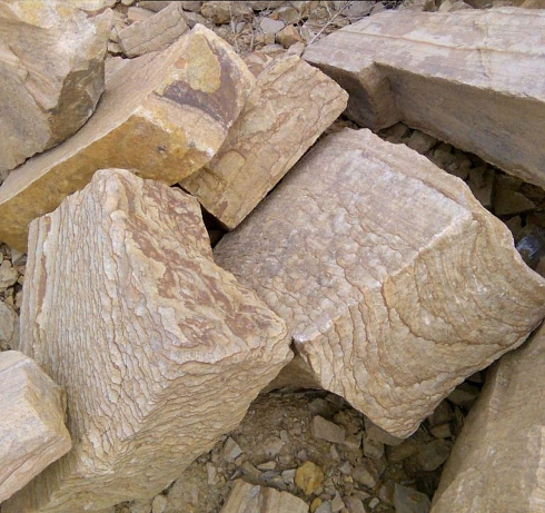 Kamenclub.ru: Песчаник пластушка желтый с рисунком (7-15 см)  купить в Самаре плитняк - пластушка - бут желтый песчаник 10200 руб/м3   фото КАМЕНЬ КЛУБ