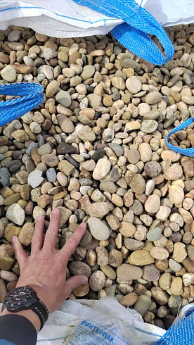 Kamenclub.ru: Галька речная окат рыжая фр. 20-40 мм. купить  в Самаре галька речная окатанная рыжая желтая серая округлая речная галька 5000 руб/т   фото КАМЕНЬ КЛУБ