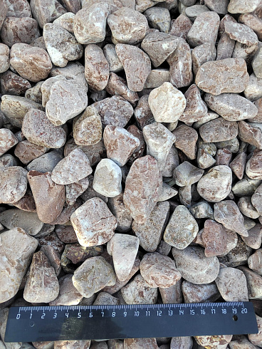 Kamenclub.ru: Мраморная крошка (щебень галтованный розовый) фр.20-40 мм.  купить в Самаре мрамор розовый, красный оголтованный округлый щебень  15000 руб/т   фото КАМЕНЬ КЛУБ