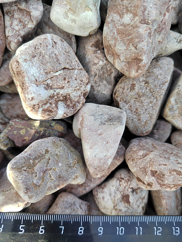 Kamenclub.ru: Мраморная крошка (щебень галтованный розовый) фр.20-40 мм.  купить в Самаре мрамор розовый, красный оголтованный округлый щебень  15000 руб/т   фото КАМЕНЬ КЛУБ