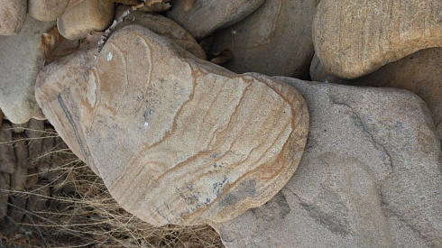 Kamenclub.ru: Песчаник пластушка галтованный желтый с рисунком (3 см)  купить в Самаре плитняк - пластушка желтый песчаник 21000 руб/м3   фото КАМЕНЬ КЛУБ