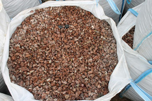 Kamenclub.ru: Мраморная крошка (щебень крошка розовый) фр. 10-20 мм.  купить в Самаре мрамор розовый, красный каменная декоративная крошка ландшафтная 11000 руб/т   фото КАМЕНЬ КЛУБ