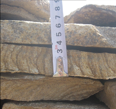 Kamenclub.ru: Песчаник пластушка желтый с рисунком (3 см)  купить в Самаре песчаник желтый с рисунком, рыжий, желтый песчаник пластушка ландшафтная рваная 8 500 руб/м3   фото КАМЕНЬ КЛУБ