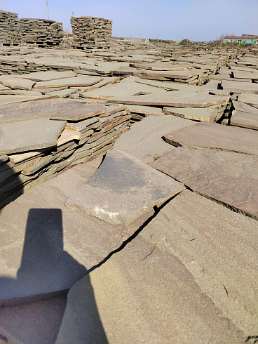 Kamenclub.ru: Песчаник пластушка серо-зеленый (3,0 см)  купить в Самаре песчаник серо-зеленый, серый, зеленый песчаник пластушка колотый рваный ландшафтный 10200 руб/м3   фото КАМЕНЬ КЛУБ