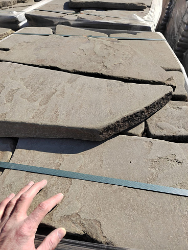 Kamenclub.ru: Песчаник пластушка галтованная серо-зеленая (3,0 см)  купить в Самаре песчаник серо-зеленый песчаник 18000 руб/м3   фото КАМЕНЬ КЛУБ