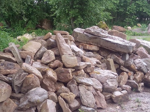 Kamenclub.ru: Песчаник декоративный ландшафтный (фр. 300-500 мм)  купить в Самаре песчаник желтый рыжий серый зеленый валун речной окатанный природный песчаника 4 500 руб/т   фото КАМЕНЬ КЛУБ