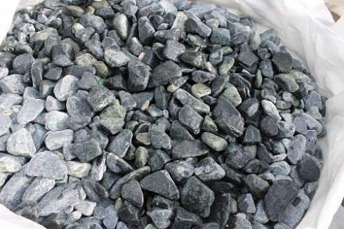 Kamenclub.ru: Щебень галтованный зеленый (змеевик) фр. 50-100 мм.  купить в Самаре галтовка мраморная зеленый, салатовый мрамор 12 500 руб/т   фото КАМЕНЬ КЛУБ