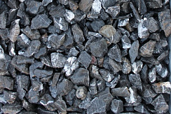 Kamenclub.ru: Щебень крошка черный (мрамор) фр. 5-10 мм.  купить в Самаре мрамор черный с белыми прожилками, черный, белый мраморная крошка декоративная ландшафтная 11000 руб/т   фото КАМЕНЬ КЛУБ