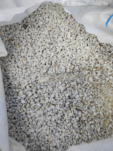 Kamenclub.ru: Мраморная крошка, щебень, цвет-белый, фр. 5-10 мм.  купить в Самаре мрамор белый, айвори, молочный мраморная каменная крошка ландшафтная 12000 руб/т   фото КАМЕНЬ КЛУБ