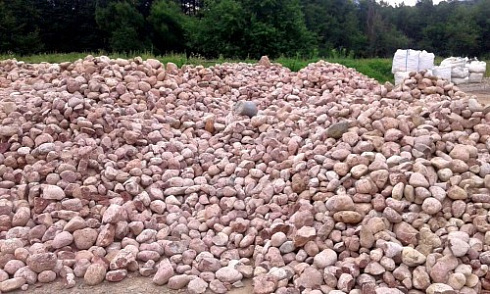 Kamenclub.ru: Розовый валунчик фр.100-300 мм.  купить в Самаре крупный природный камень розовый, серый молочный красный речной галечник природный 7850 руб/т   фото КАМЕНЬ КЛУБ