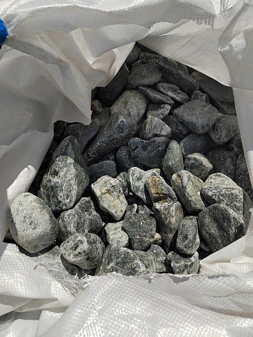 фото Галтованный жадеит (фр. 70-100 мм)  купить в Самаре в интернет-портале КАМЕНЬ КЛУБ