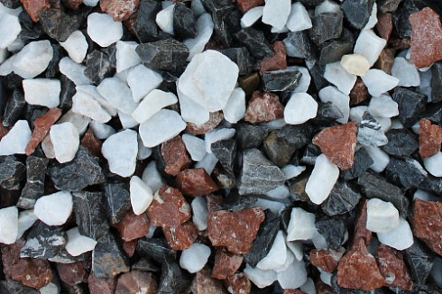 Kamenclub.ru: Мраморная крошка (щебень крошка микс: белый-зеленый-розовый) фр. 3-5 мм.  купить в Самаре мрамор белый, зеленый, розовый мраморная декоративная крошка каменная 12000 руб/т   фото КАМЕНЬ КЛУБ