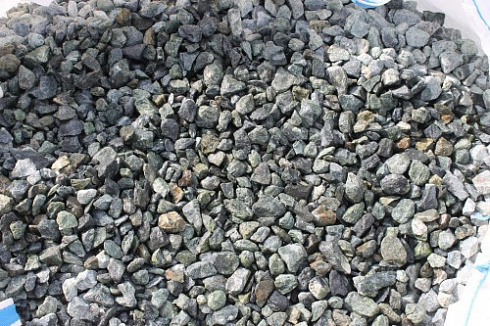 Kamenclub.ru: Щебень крошка зеленый (змеевик) фр. 20-40 мм.  купить в Самаре мрамор зеленый, салатовый ландшафтная мраморная крошка 8500 руб/т   фото КАМЕНЬ КЛУБ