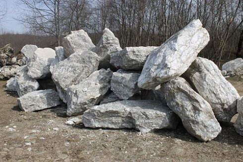 Kamenclub.ru: Мраморизированный известняк фр.500-1500 мм.  купить в Самаре    10000 руб/т   фото КАМЕНЬ КЛУБ