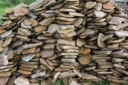 Kamenclub.ru: Песчаник колотый для облицовки (фр. 2-3 см)  купить в Самаре песчаник бежевый серый рыжий песчаник строительный 5000 руб/т   фото КАМЕНЬ КЛУБ