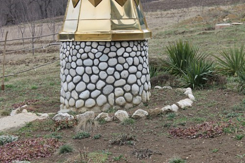 Kamenclub.ru: Галька речная плоская (бело-серая) фр. 100-200-300 мм. купить  в Самаре галька речная плоская серый, белый, бело-серый, серо-белый речная галька плоская  9000 руб/т   фото КАМЕНЬ КЛУБ