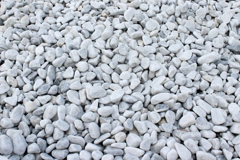 Kamenclub.ru: Мраморная крошка (щебень галтованный белый) фр.40-70 мм.  купить в Самаре мрамор белый молочный айвори окатанный округлый природный камень 17000 руб/т   фото КАМЕНЬ КЛУБ