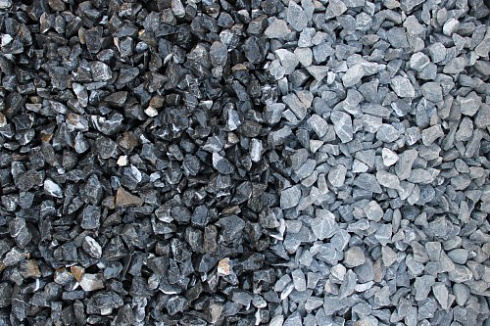 Kamenclub.ru: Щебень крошка черный (мрамор) фр. 10-20 мм.  купить в Самаре мрамор черный с белыми прожилками, черный, белый каменная ландшафтная декоративная крошка щебня 11000 руб/т   фото КАМЕНЬ КЛУБ