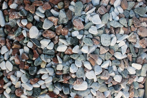 Kamenclub.ru: Мраморная крошка (щебень галтованный микс:белый-зеленый-розовый) фр.20-40 мм.  купить в Самаре мрамор белый, зеленый, розовый мрамор декоративный (галтовка) 15500 руб/т   фото КАМЕНЬ КЛУБ