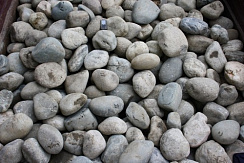 Kamenclub.ru: Речной валун (Ассорти) фр.100-300 мм.  купить в Самаре галечник серый, темно-серый, светло-серый речная галька крупных размеров 4200 руб/т   фото КАМЕНЬ КЛУБ