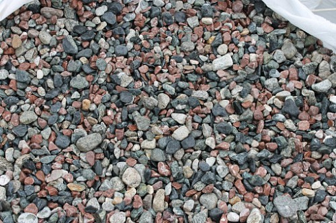 Kamenclub.ru: Мраморная крошка (щебень галтованный микс:: серый-зеленый-розовый) фр.10-20 мм.  купить в Самаре мрамор серый, зеленый, розовый щебень окатанный округлый декоративный ландшафтный 15500 руб/т   фото КАМЕНЬ КЛУБ